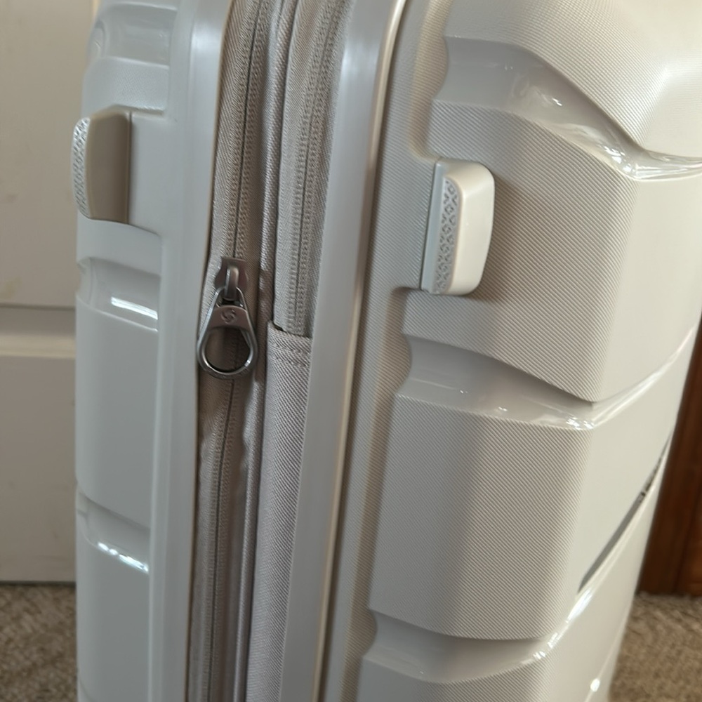 Samsonite Outline Pro Carry On Spinner - Picture 6 of 14